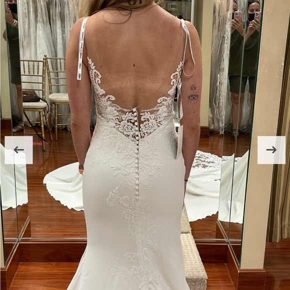 Elegant White Lace Wedding Dress - Picture 2 of 6